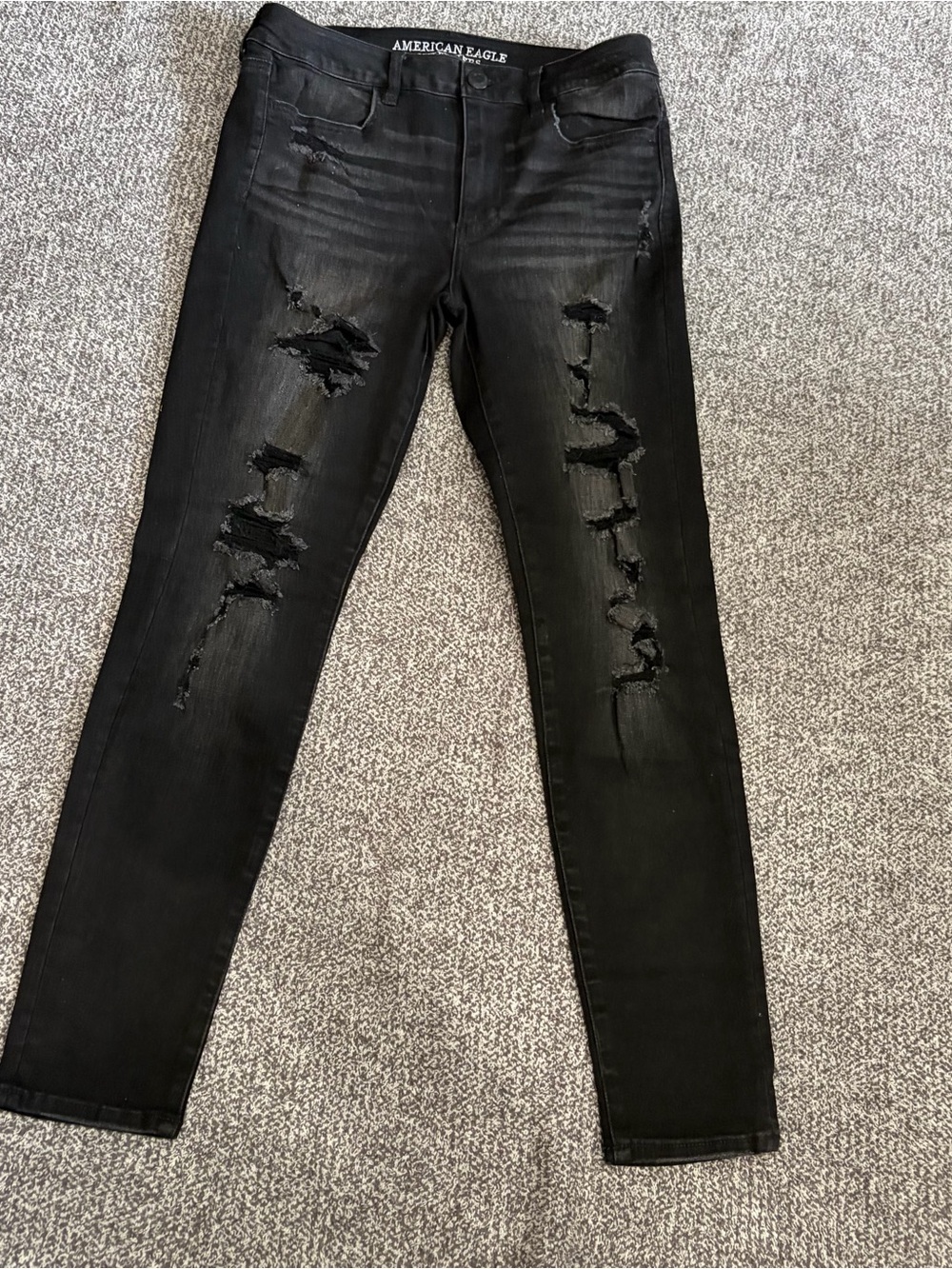 American Eagle Outfitters Black Distressed Women’s Skinny Jeans